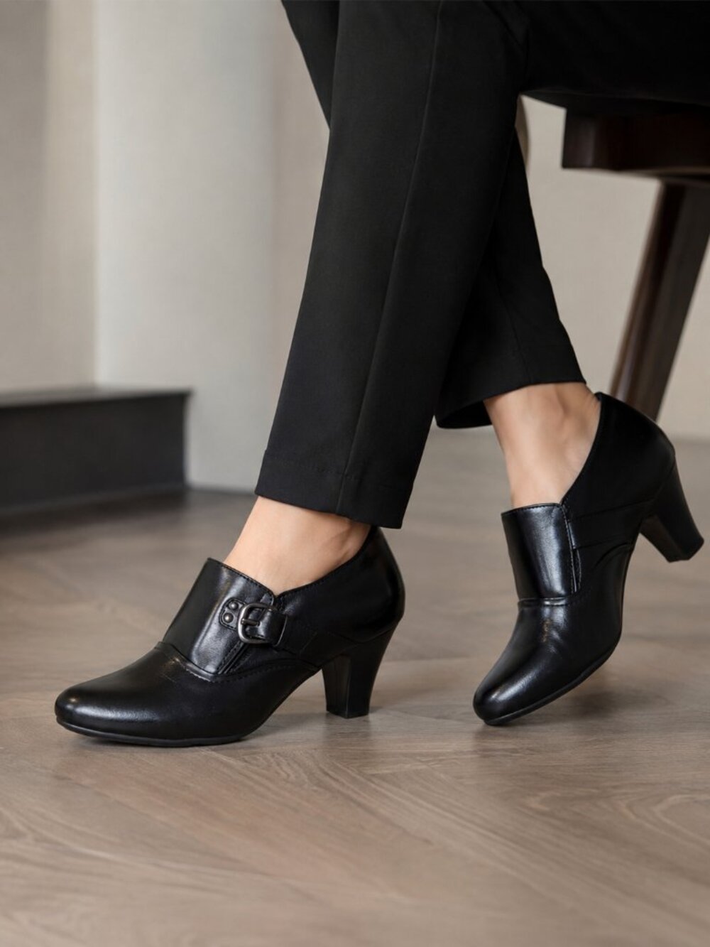 Pierre Dumas Women's Size 8 Black Buckle Block Heel Loafer Pumps Worn Once Like